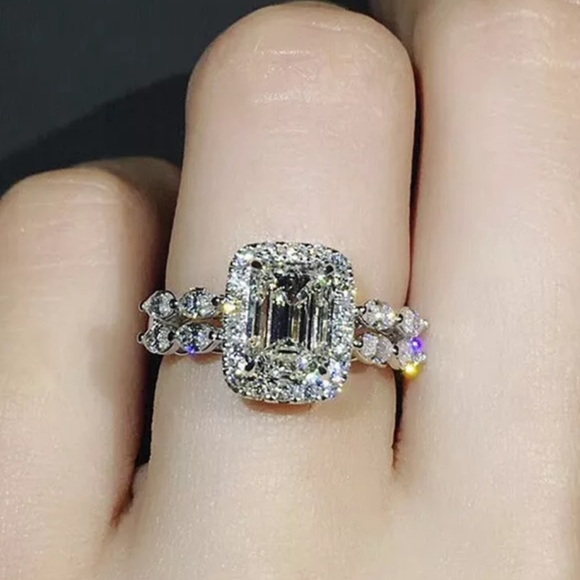 Women’s rock engaging promise wedding ring